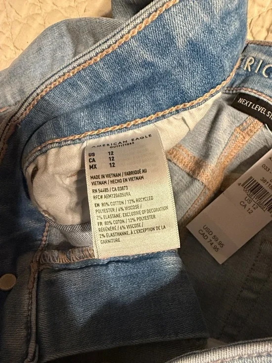 NWT American Eagle 12 Light Wash Distressed Denim Shorts - Picture 5 of 6